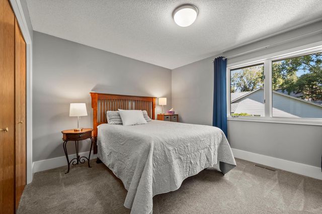 1205 Hilloway Circle, Burnsville, MN 55306