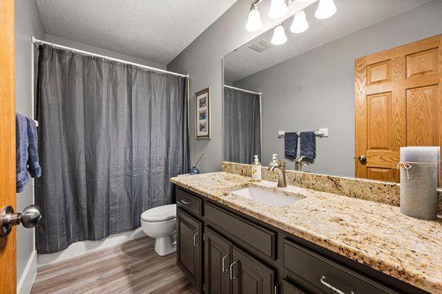 1205 Hilloway Circle, Burnsville, MN 55306