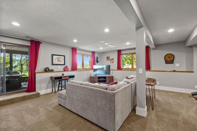 1205 Hilloway Circle, Burnsville, MN 55306