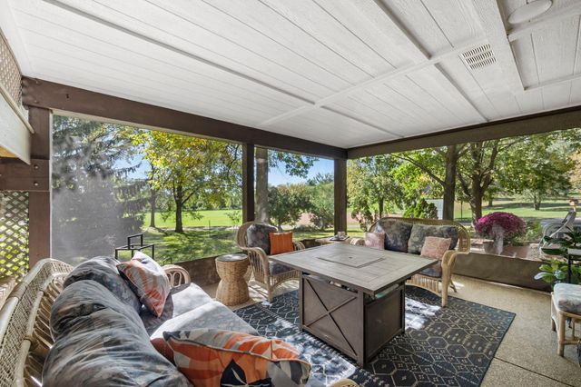 1205 Hilloway Circle, Burnsville, MN 55306