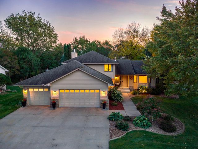1205 Hilloway Circle, Burnsville, MN 55306