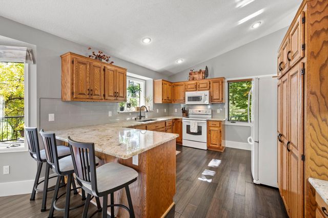 1205 Hilloway Circle, Burnsville, MN 55306