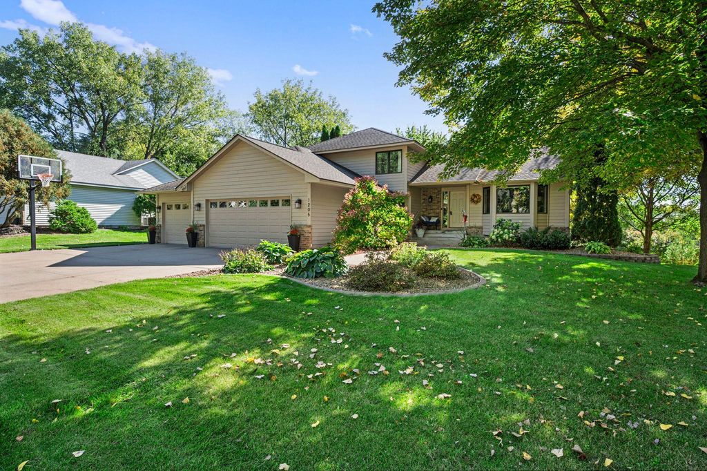 1205 Hilloway Circle, Burnsville, MN 55306