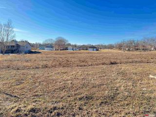 335 Cottonwood Court, Bennet, NE 68317