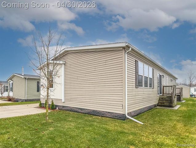 6267 Imperial Dr., Fenton, MI 48430