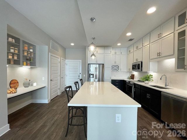 500 W Trade Street C2.T, Charlotte, NC 28202