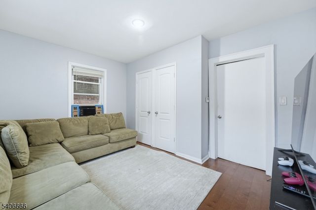 328 John St, Elizabeth City, NJ 07202