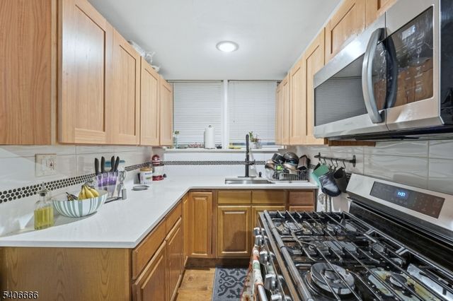 328 John St, Elizabeth City, NJ 07202