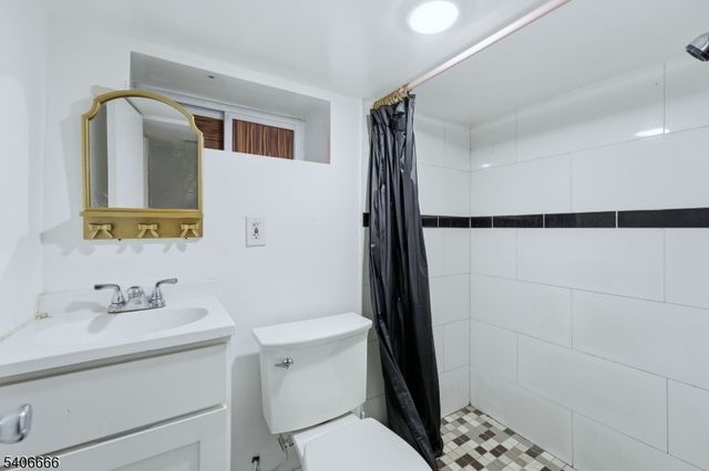 328 John St, Elizabeth City, NJ 07202