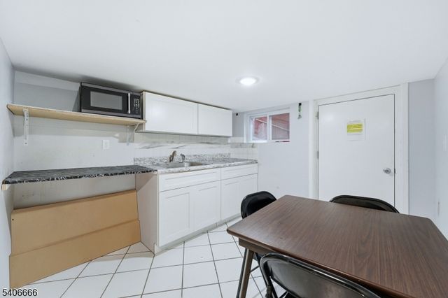 328 John St, Elizabeth City, NJ 07202