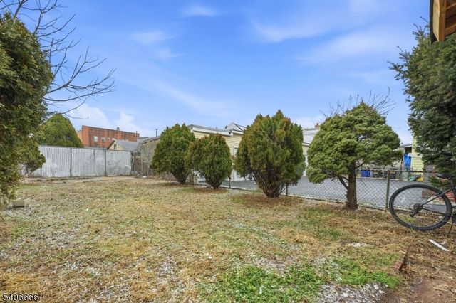 328 John St, Elizabeth City, NJ 07202