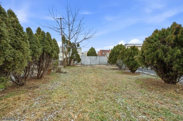 328 John St, Elizabeth City, NJ 07202