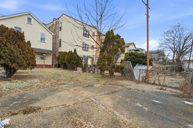 328 John St, Elizabeth City, NJ 07202