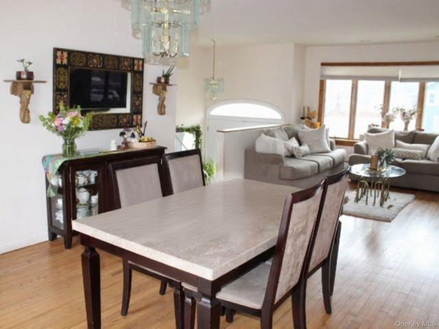 395 N Putnam Avenue, Lindenhurst, NY 11757