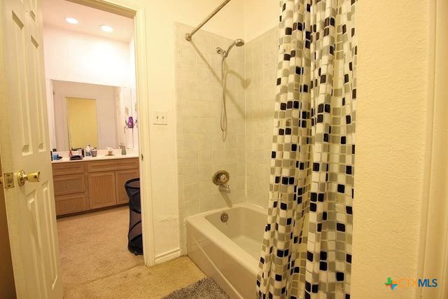 1298 Walter Ellison Drive, Lockhart, TX 78644
