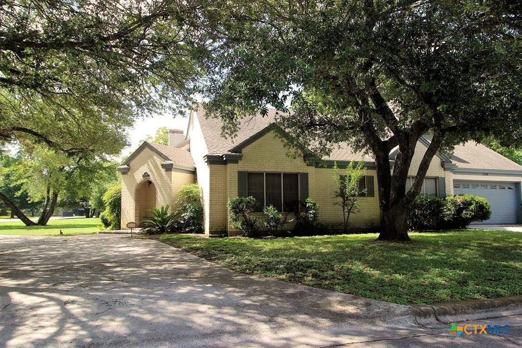 1298 Walter Ellison Drive, Lockhart, TX 78644
