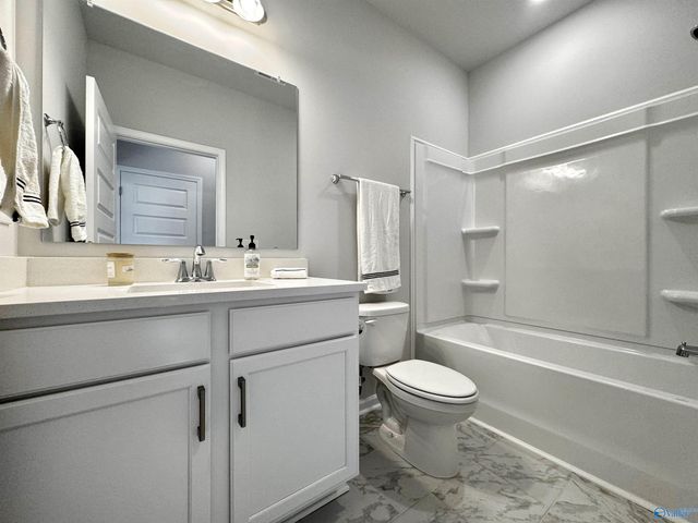 7222 Maple Creek Drive SE, Owens Cross Roads, AL 35763
