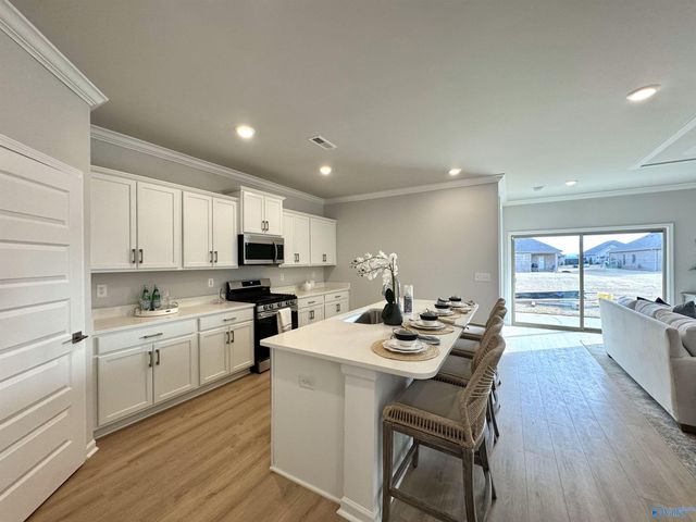 7222 Maple Creek Drive SE, Owens Cross Roads, AL 35763