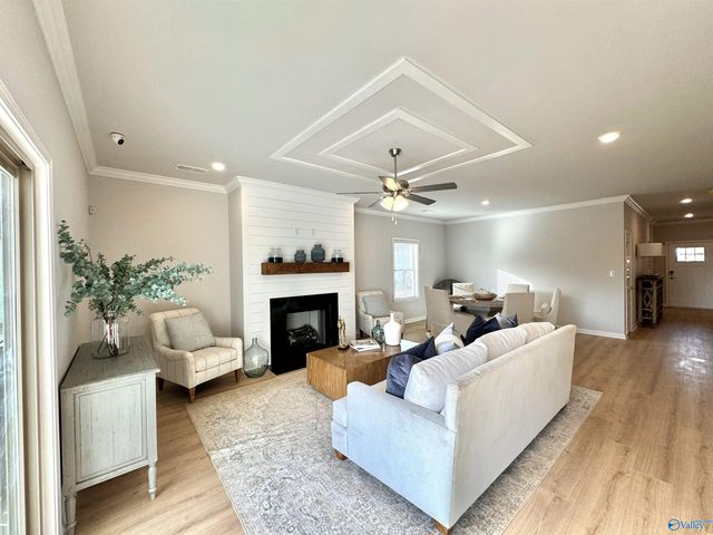 7222 Maple Creek Drive SE, Owens Cross Roads, AL 35763
