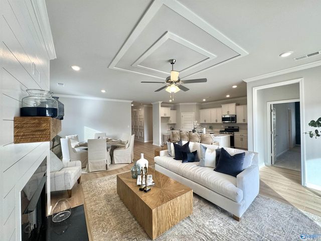 7222 Maple Creek Drive SE, Owens Cross Roads, AL 35763