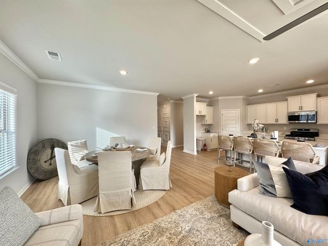 7222 Maple Creek Drive SE, Owens Cross Roads, AL 35763