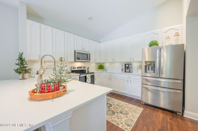 2065 TRAILING PINES Way, Fleming Island, FL 32003