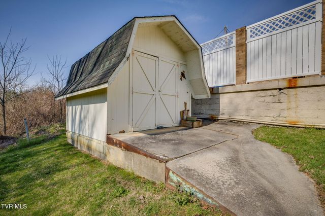 1320 Silver Grove Road, Bluff City, TN 37618