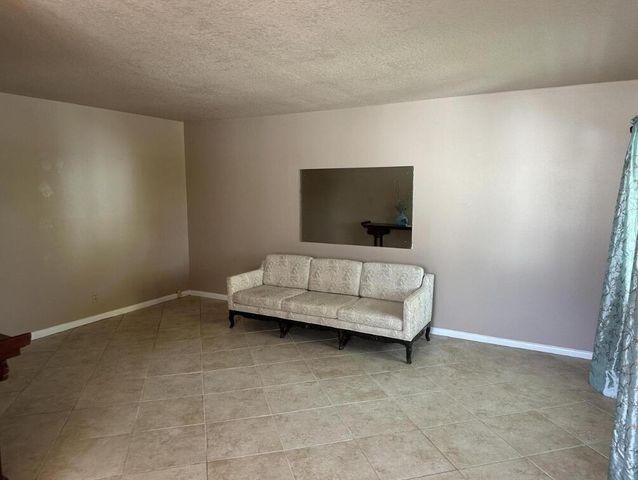 136 Coventry 136, West Palm Beach, FL 33417