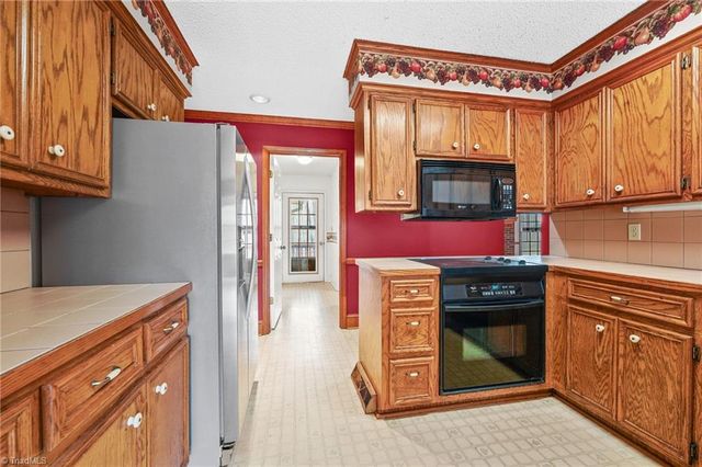 7006 Deer Hunter Lane, Lexington, NC 27295