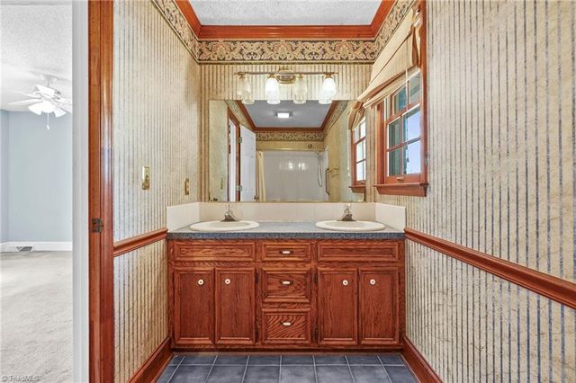 7006 Deer Hunter Lane, Lexington, NC 27295