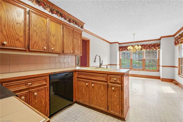 7006 Deer Hunter Lane, Lexington, NC 27295
