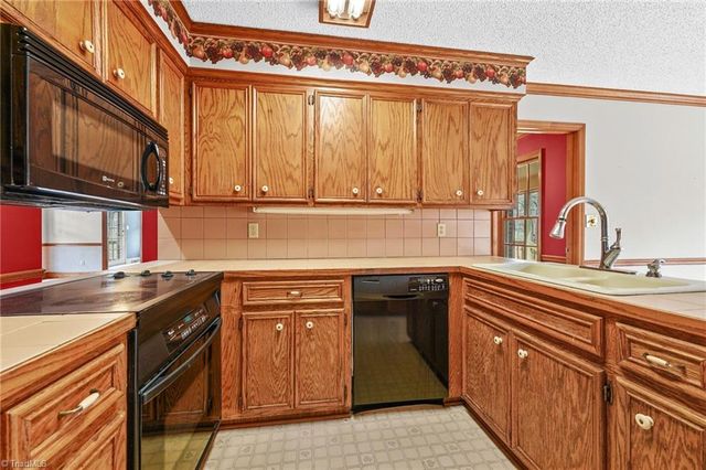 7006 Deer Hunter Lane, Lexington, NC 27295