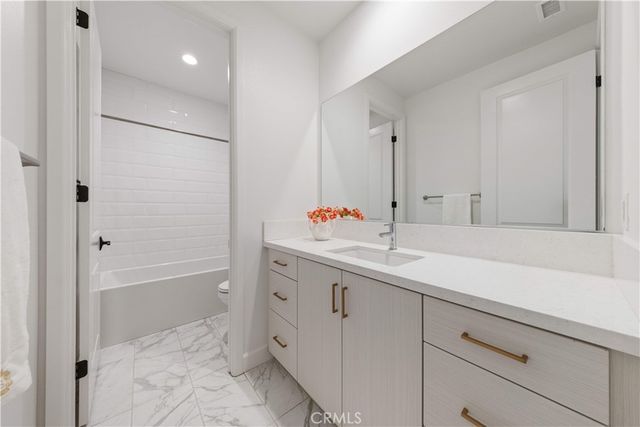 242 Sutters Mill, Irvine, CA 92602