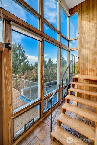 7233 36th Avenue SW, Seattle, WA 98126