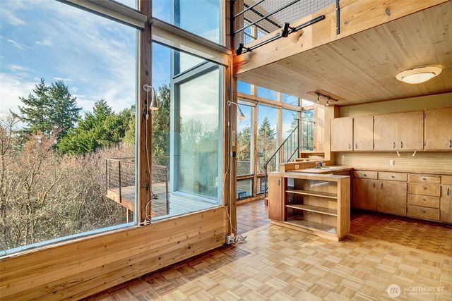 7233 36th Avenue SW, Seattle, WA 98126