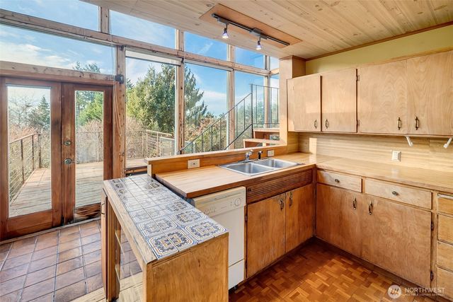 7233 36th Avenue SW, Seattle, WA 98126