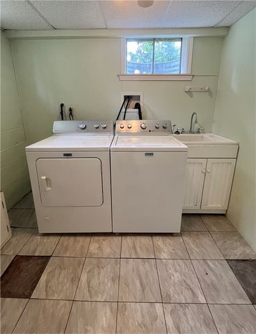 285 Thompsonville Rd, Peters Twp, PA 15317