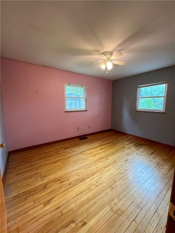 285 Thompsonville Rd, Peters Twp, PA 15317