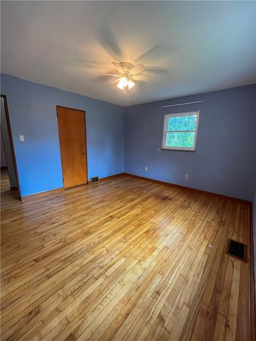 285 Thompsonville Rd, Peters Twp, PA 15317
