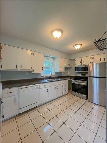 285 Thompsonville Rd, Peters Twp, PA 15317