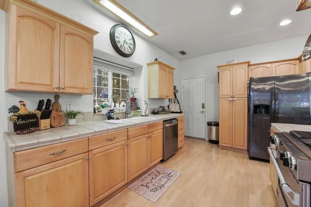 2845 Viona Rd, Pollock Pines, CA 95726