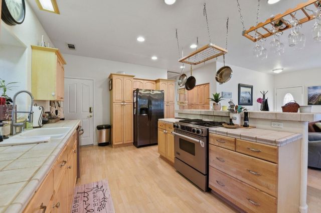 2845 Viona Rd, Pollock Pines, CA 95726