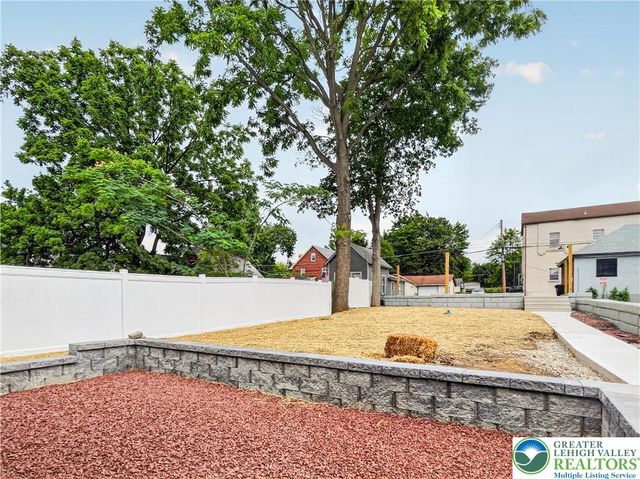 411 Main Street 2, Hellertown Boro, PA 18055