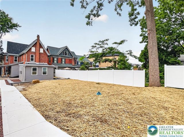 411 Main Street 2, Hellertown Boro, PA 18055