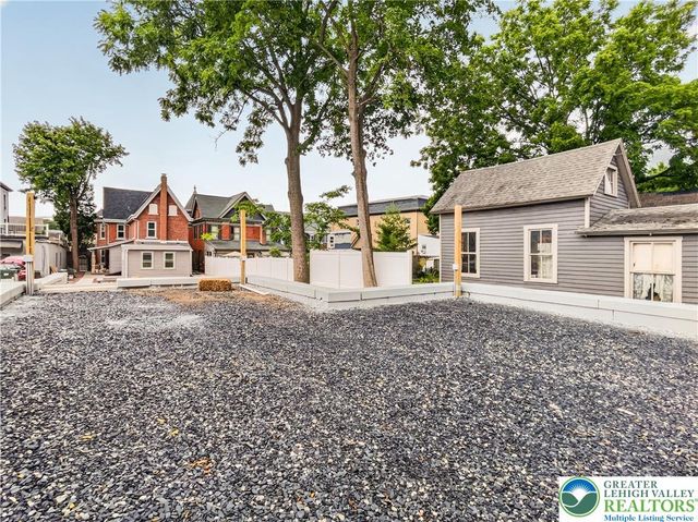 411 Main Street 2, Hellertown Boro, PA 18055