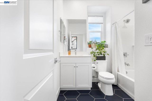 592 Somi Ct, Hayward, CA 94544