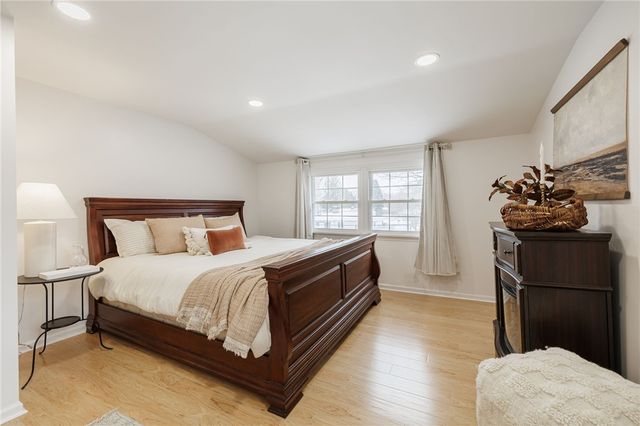 24 Woodcrest Drive, Penfield, NY 14625