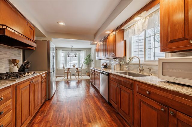 24 Woodcrest Drive, Penfield, NY 14625