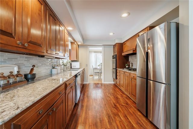 24 Woodcrest Drive, Penfield, NY 14625