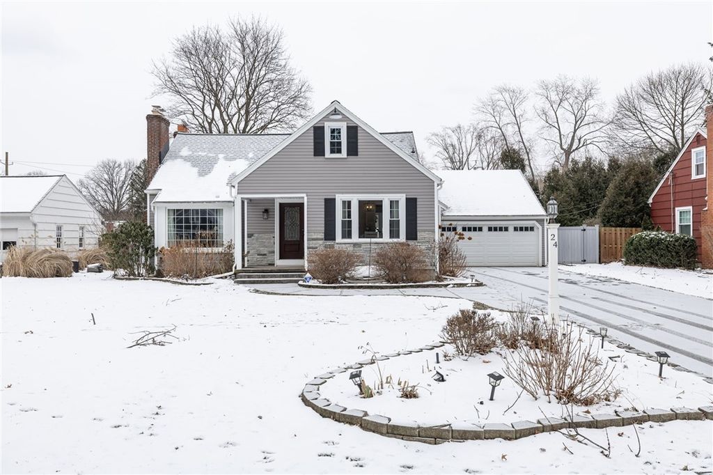 24 Woodcrest Drive, Penfield, NY 14625